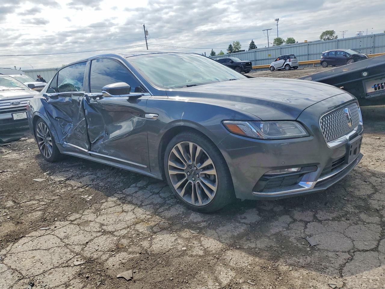 2017 Lincoln Continental Reserve - Image 4