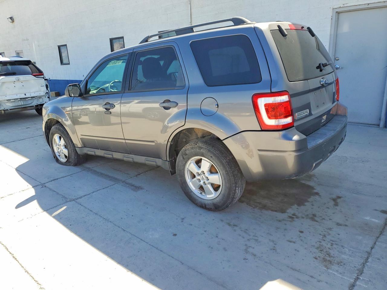 2010 Ford Escape - Image 2