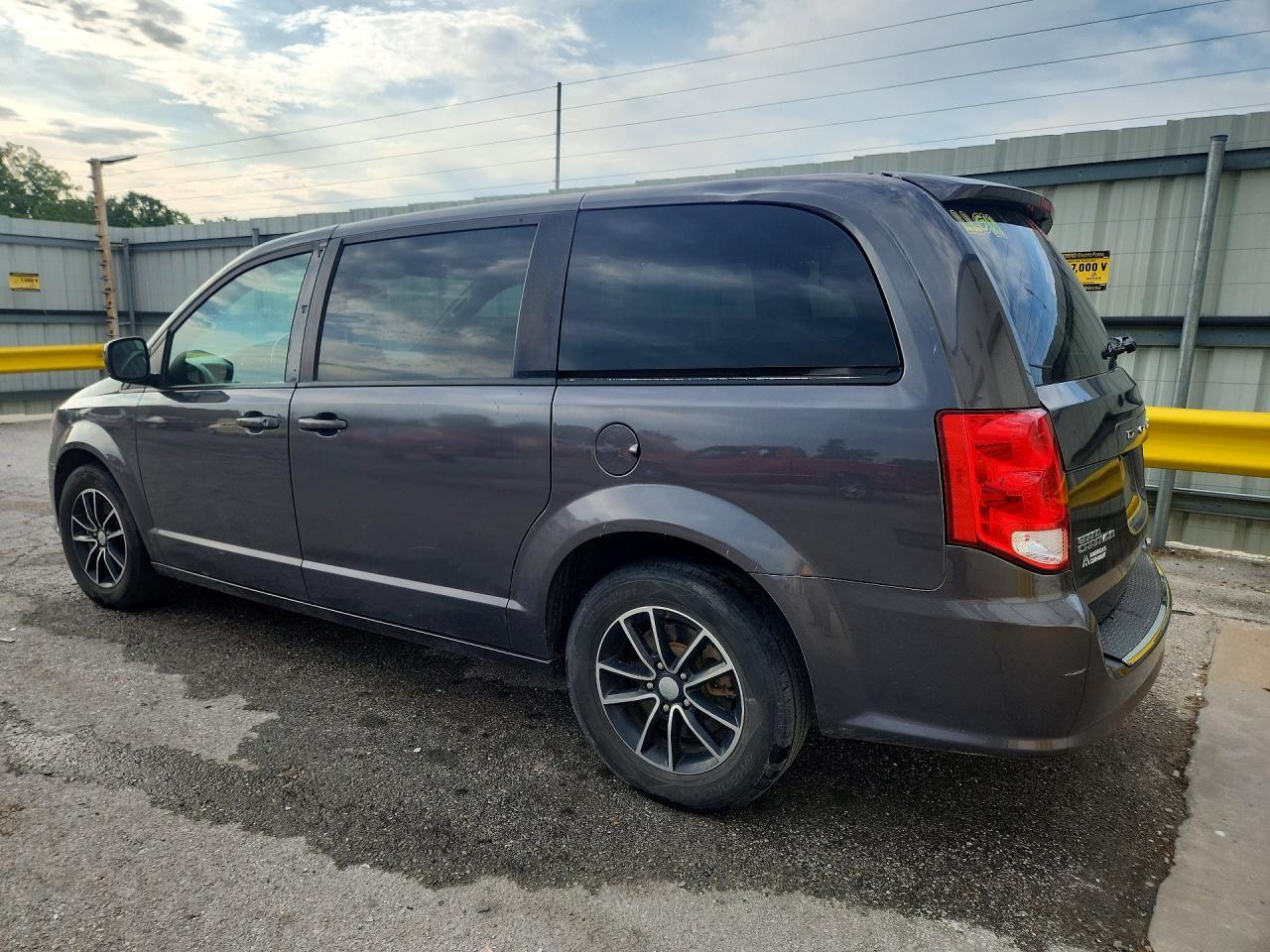 2018 Dodge Grand Caravan Gt - Image 2