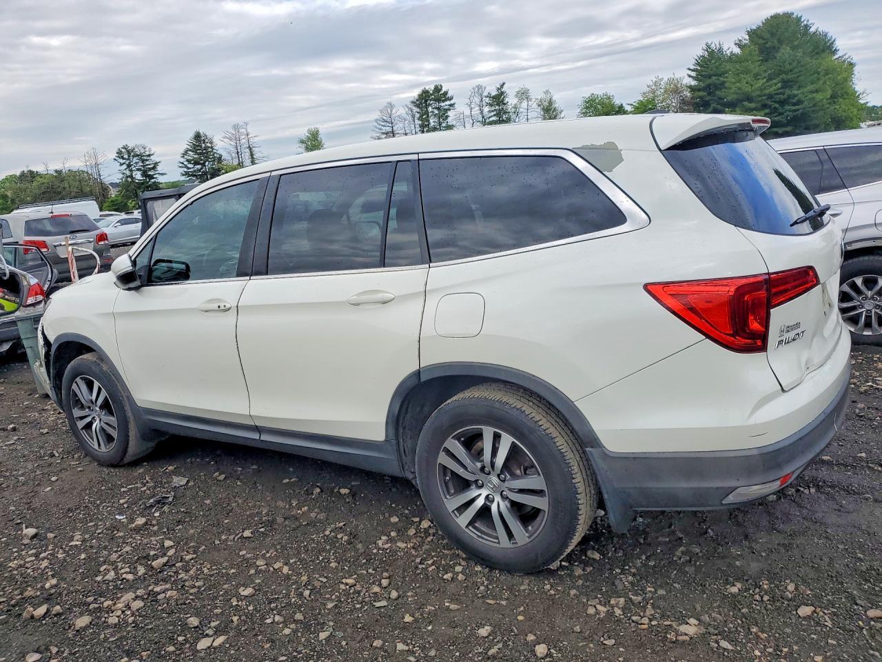 2016 Honda Pilot Ex - Image 2