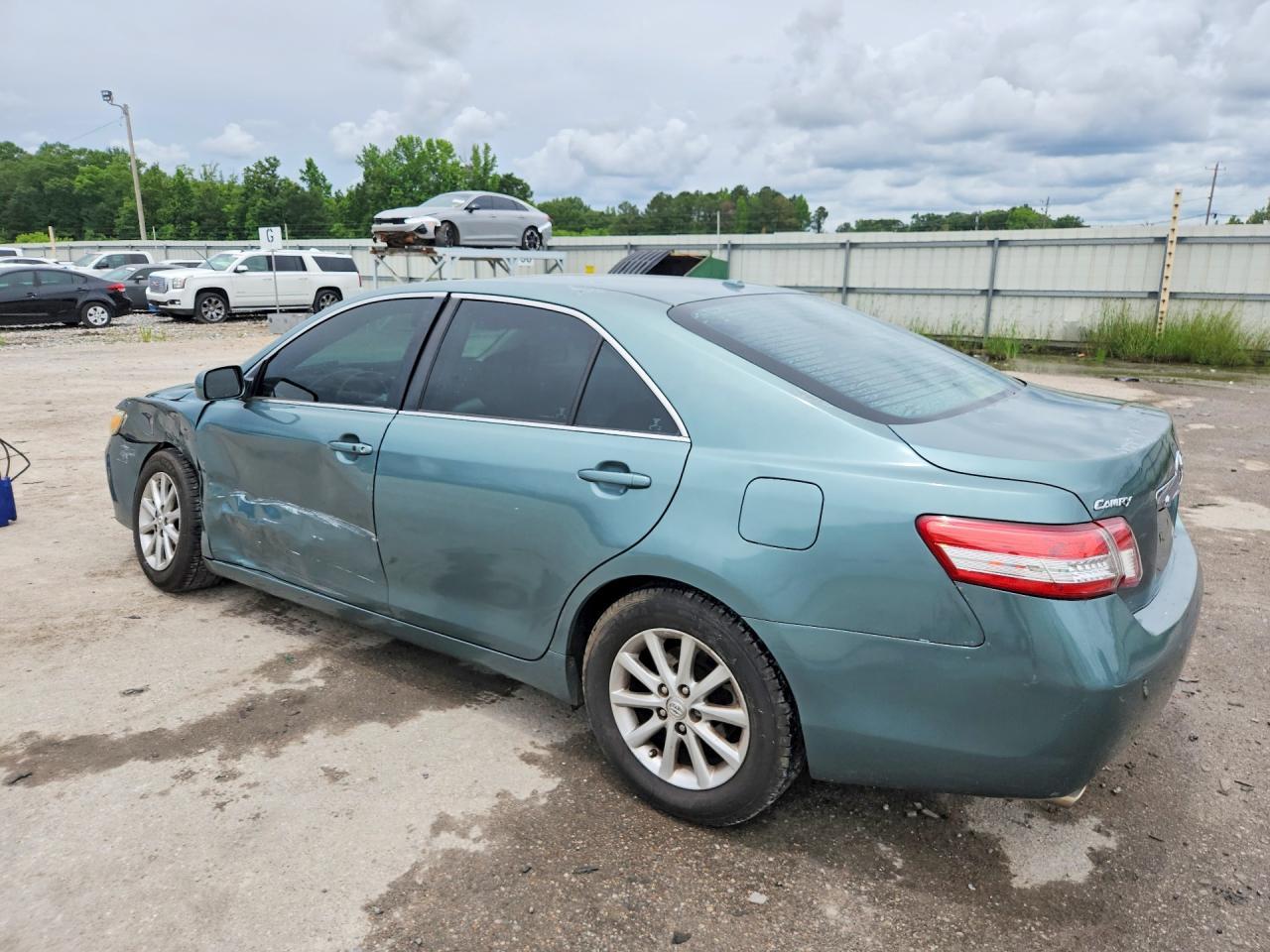 2011 Toyota Camry Xle V6 - Фото 2