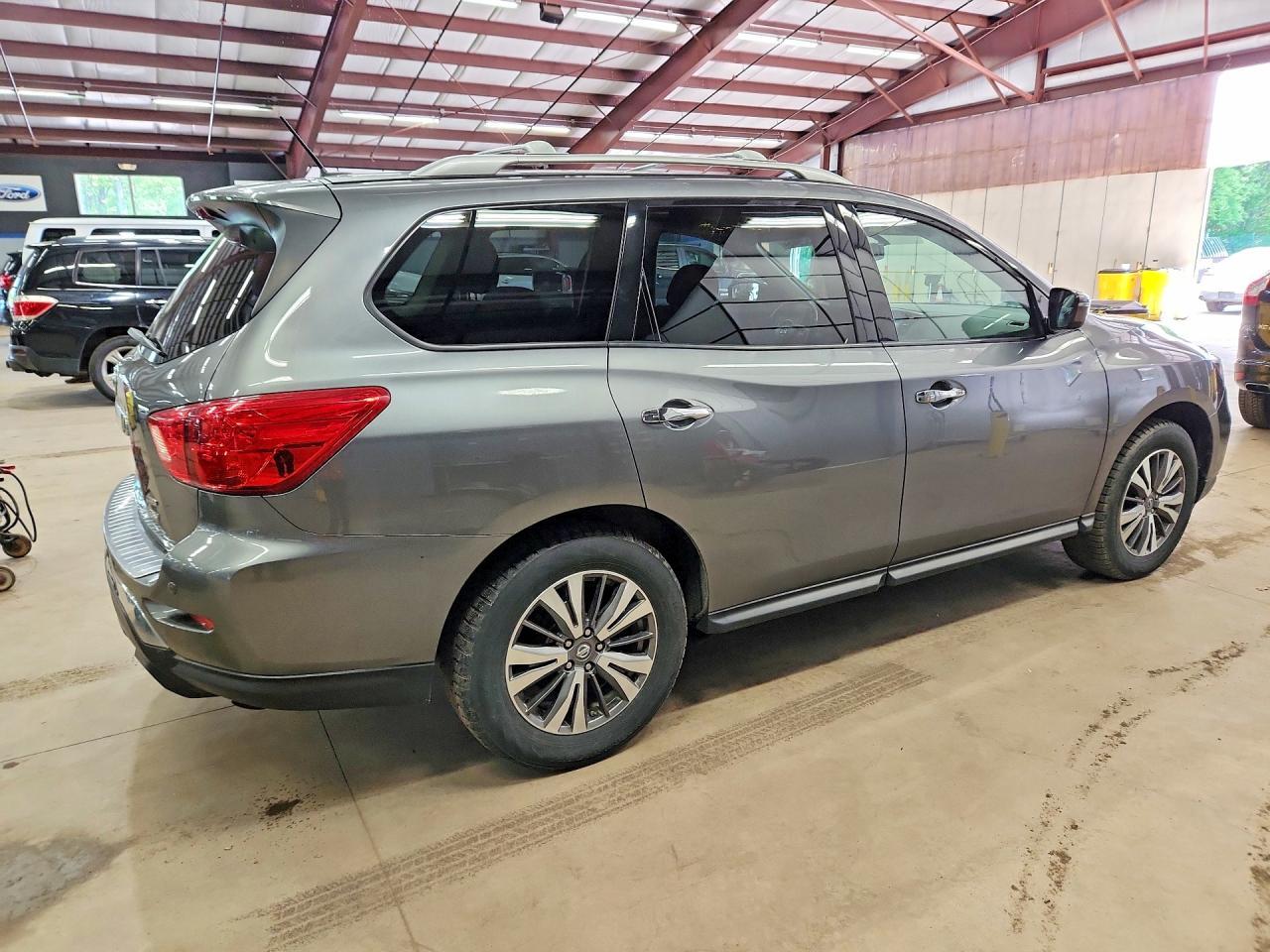 2018 Nissan Pathfinder Sv - Image 3