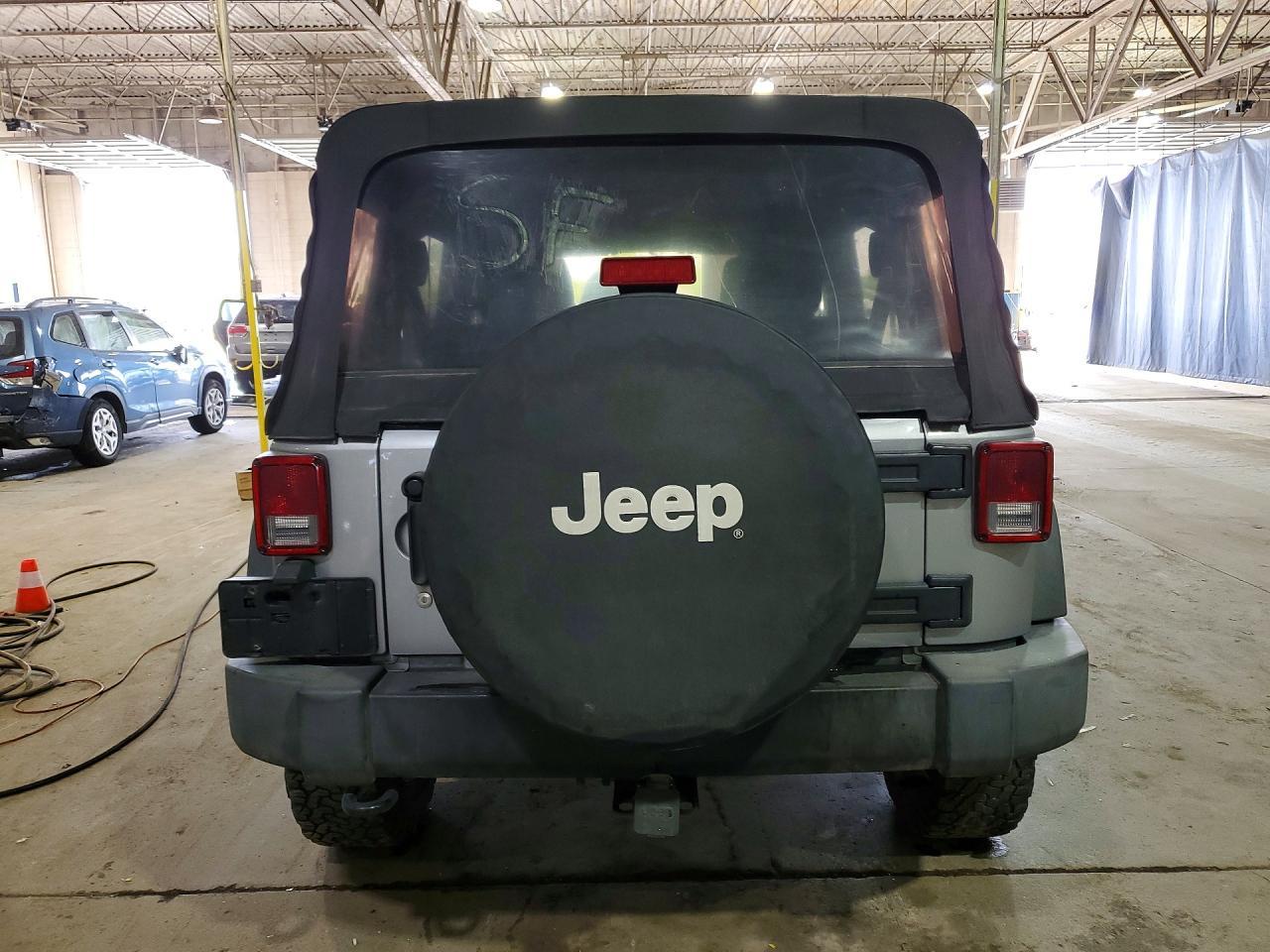 2014 Jeep Wrangler Unlimited Sport - Image 6
