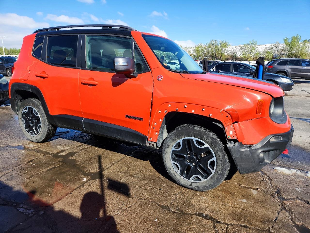 2015 Jeep Renegade Trailhawk - Image 4