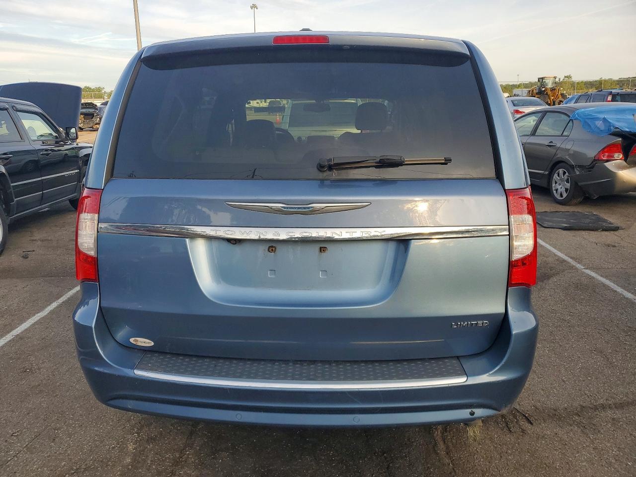 2012 Chrysler Town & Country Limited - Фото 6
