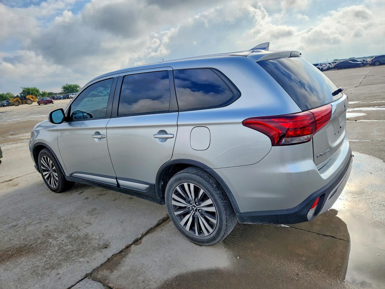 2020 Mitsubishi Outlander Se - Image 2