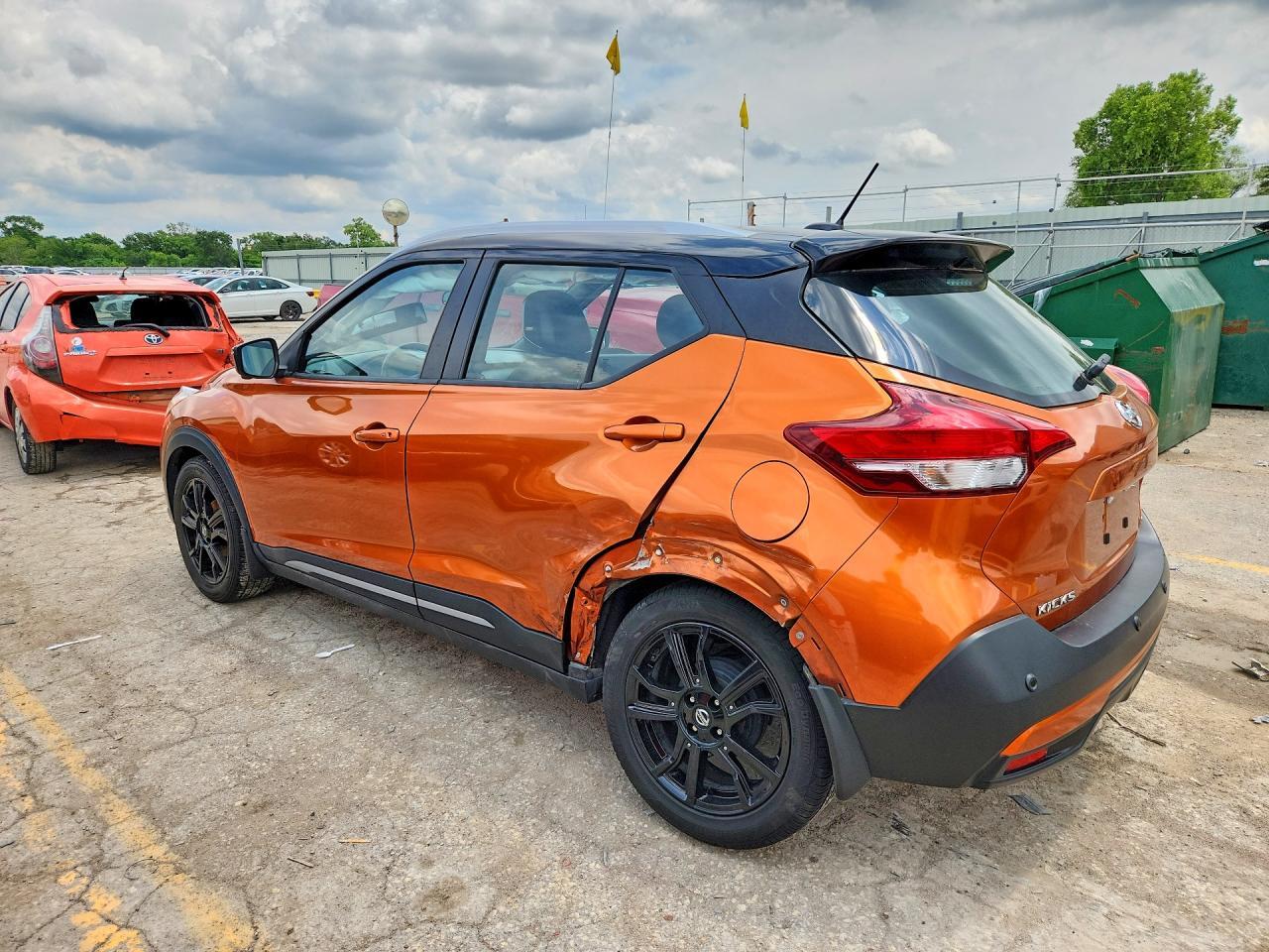 2020 Nissan Kicks Sr - Image 2