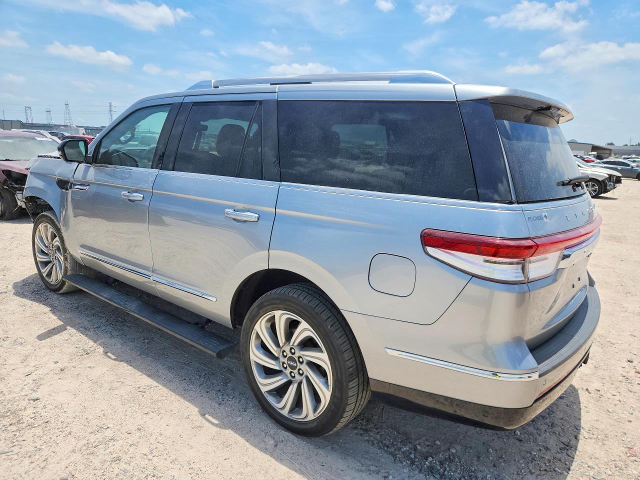 2022 Lincoln Navigator Reserve - Image 2