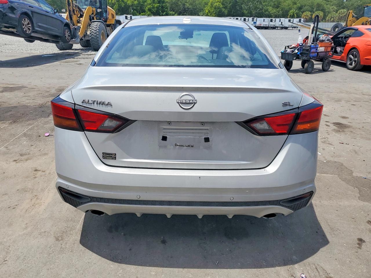 2023 Nissan Altima Sl - Image 6