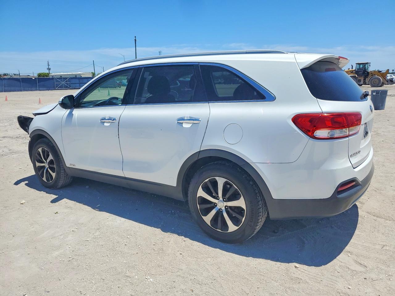 2016 Kia Sorento Ex - Image 2