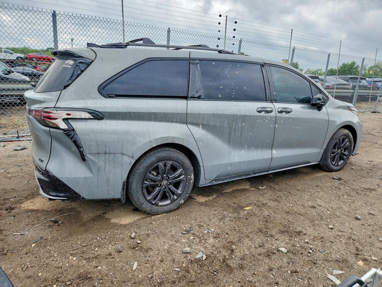 2025 Toyota Sienna Xse - Фото 3