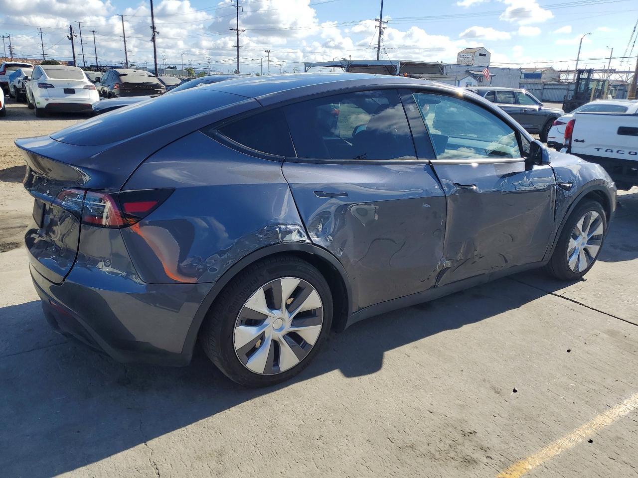 2023 Tesla Model Y - Фото 3