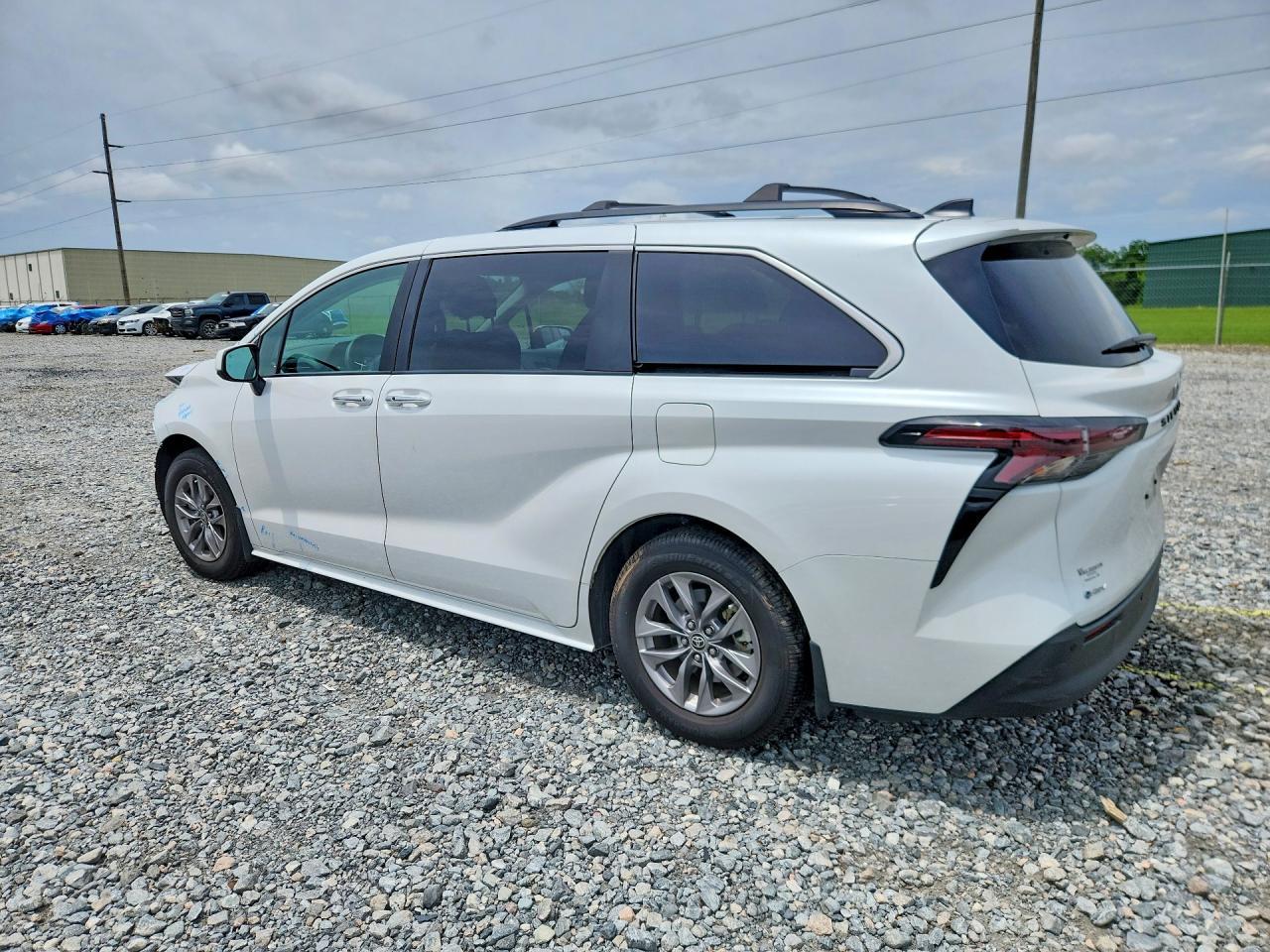 2025 Toyota Sienna Xle 8-Passenger - Фото 2