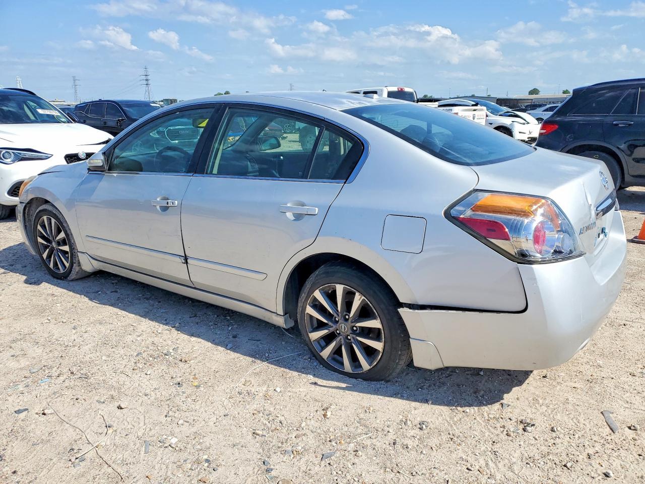 2011 Nissan Altima 2.5 - Фото 2