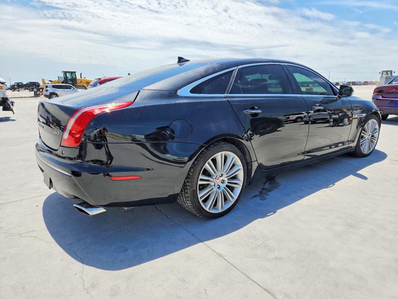 2015 Jaguar Xjl Portfolio - Image 3