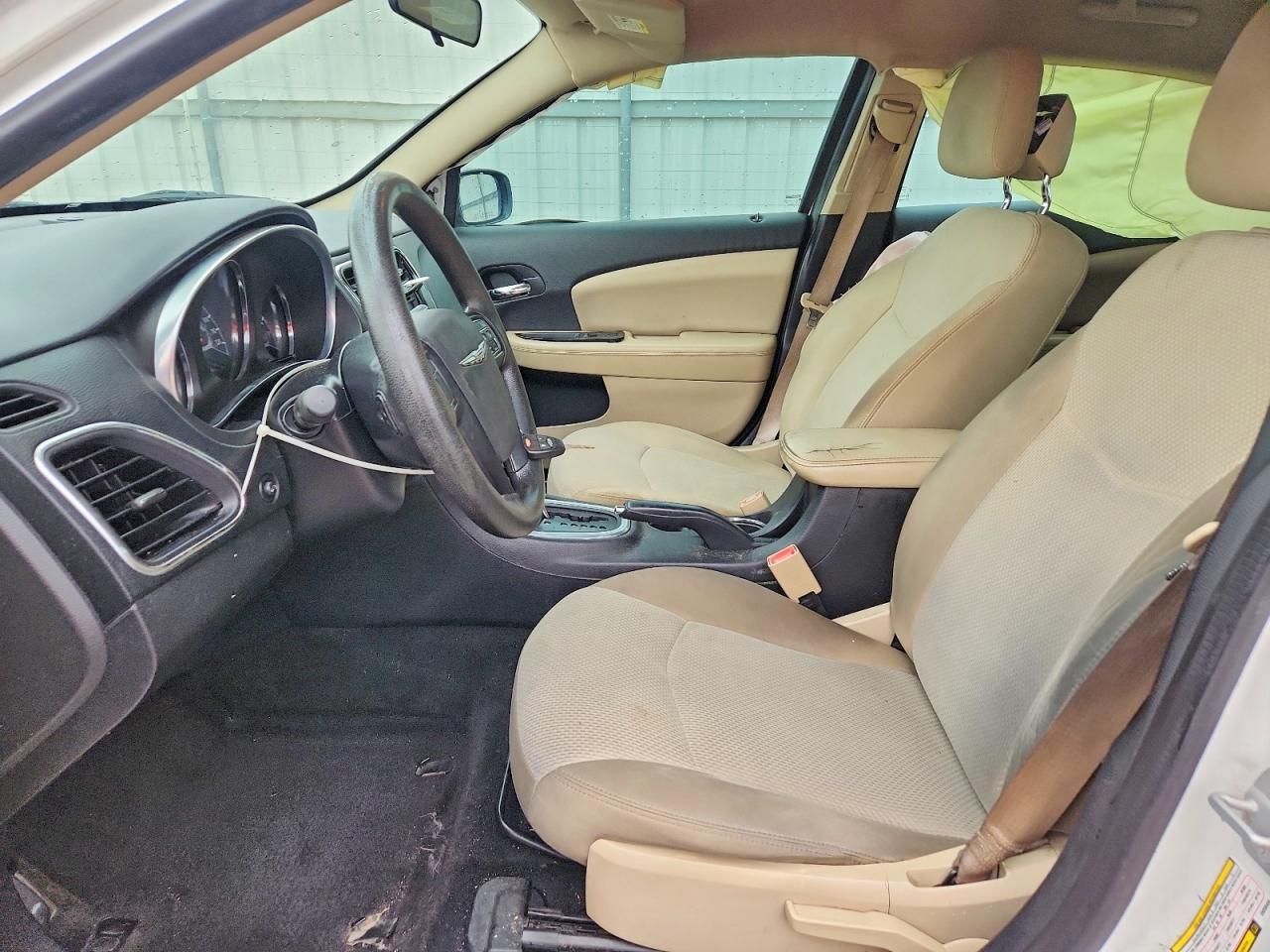 2014 Chrysler 200 Lx - Image 7