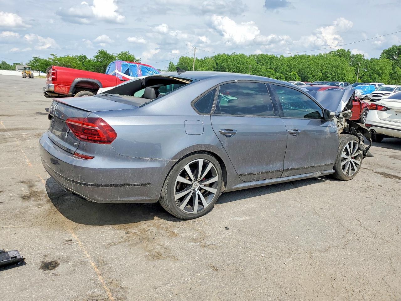 2018 Volkswagen Passat Gt - Image 3