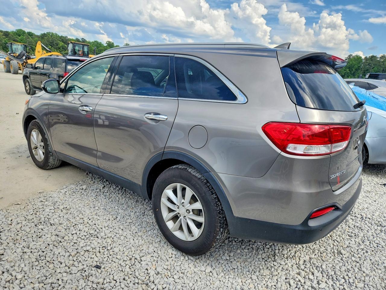 2016 Kia Sorento Lx - Image 2