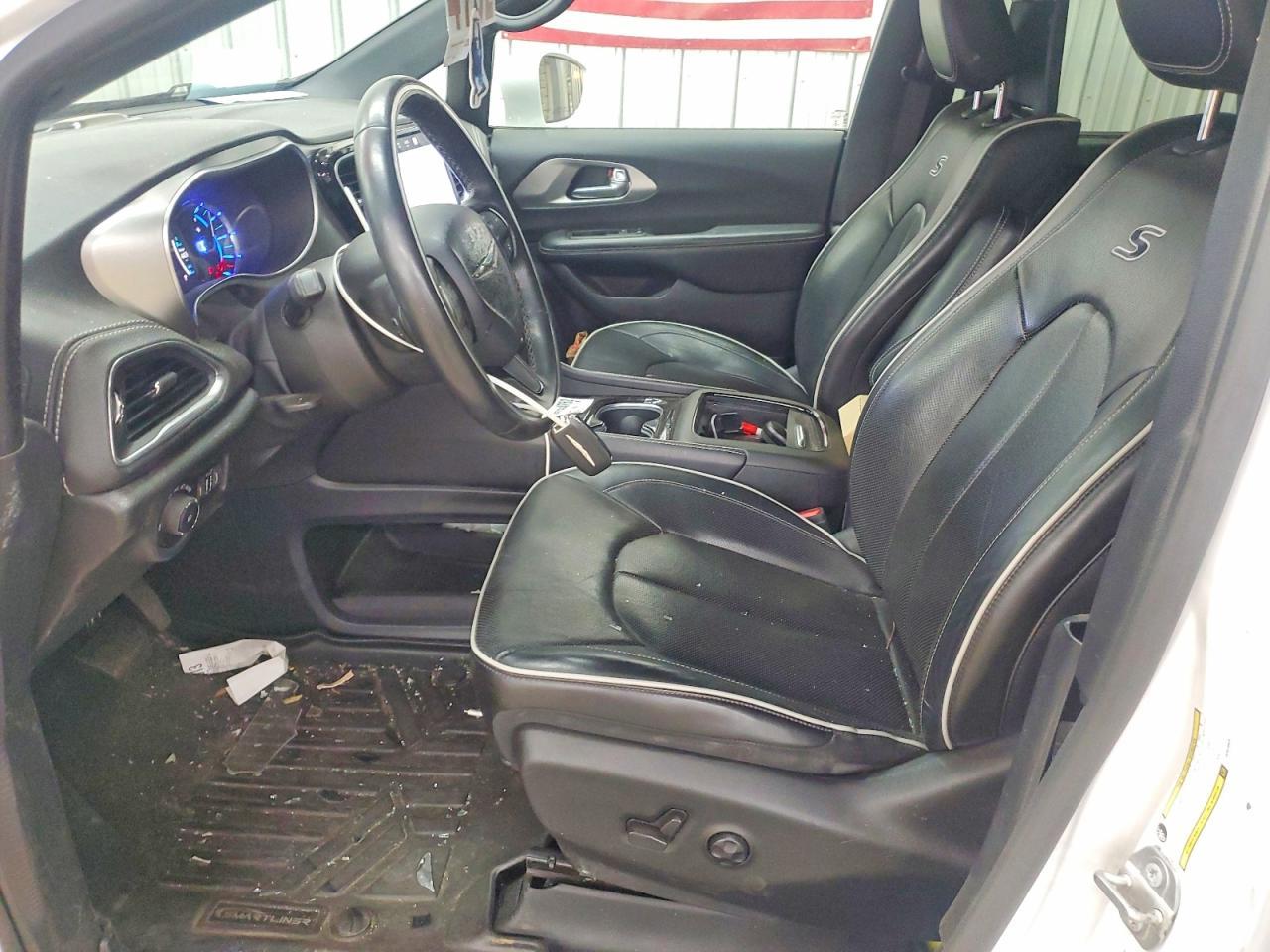 2021 Chrysler Pacifica Hybrid Limited - Image 7
