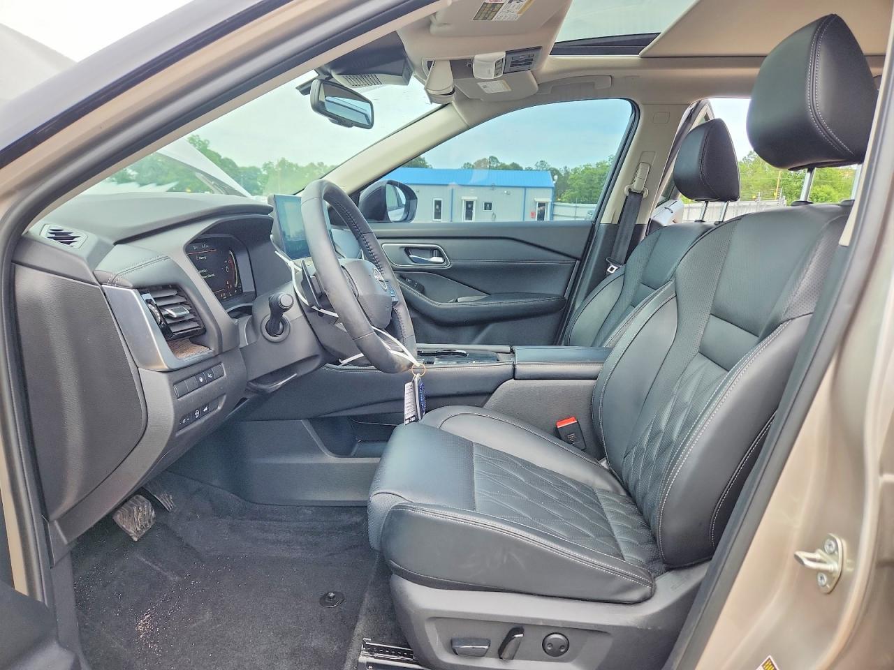 2025 Nissan Rogue - Image 7