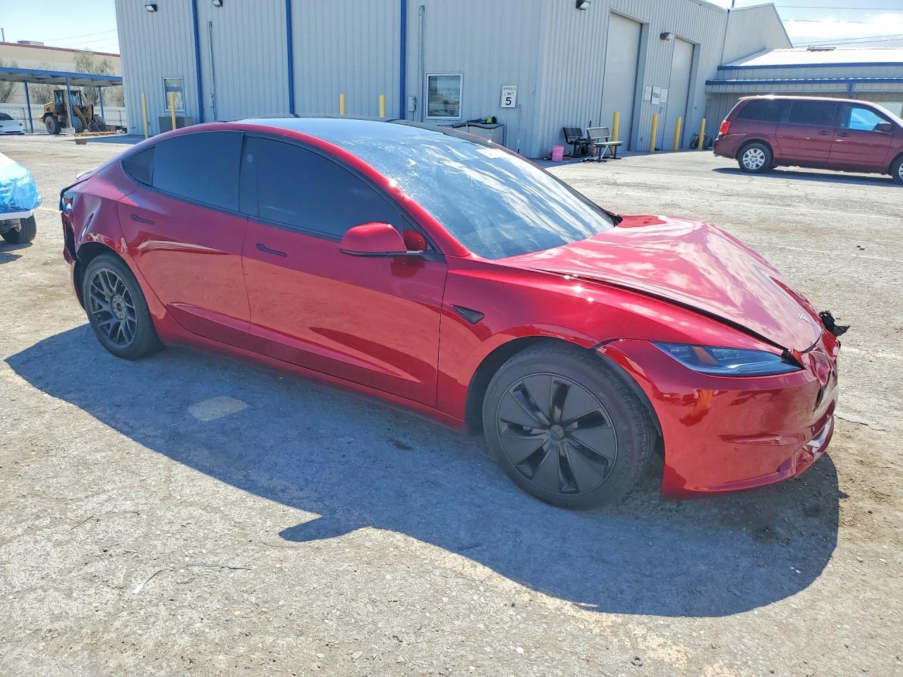 2025 Tesla Model 3 - Фото 4