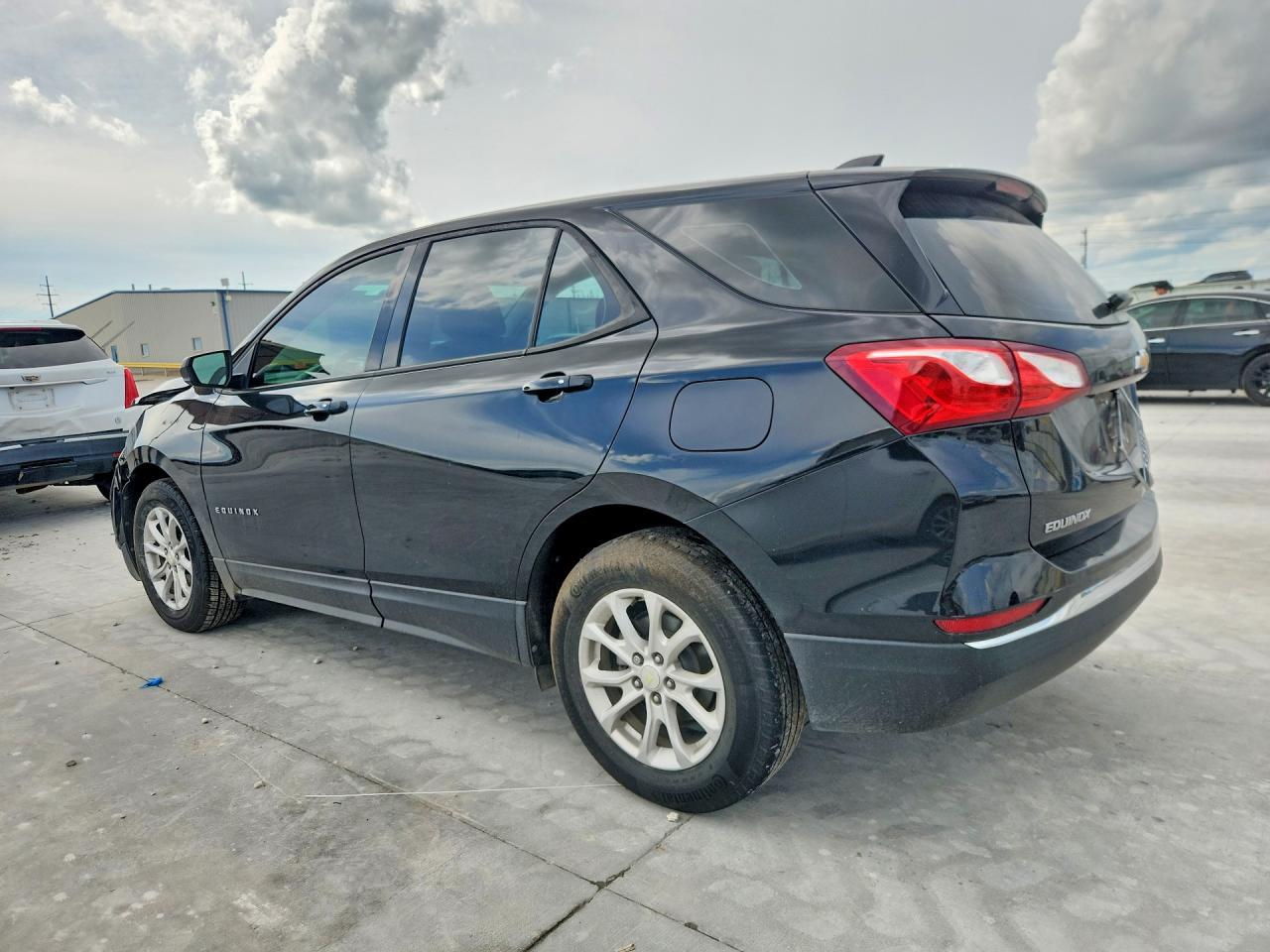 2018 Chevrolet Equinox Ls - Фото 2