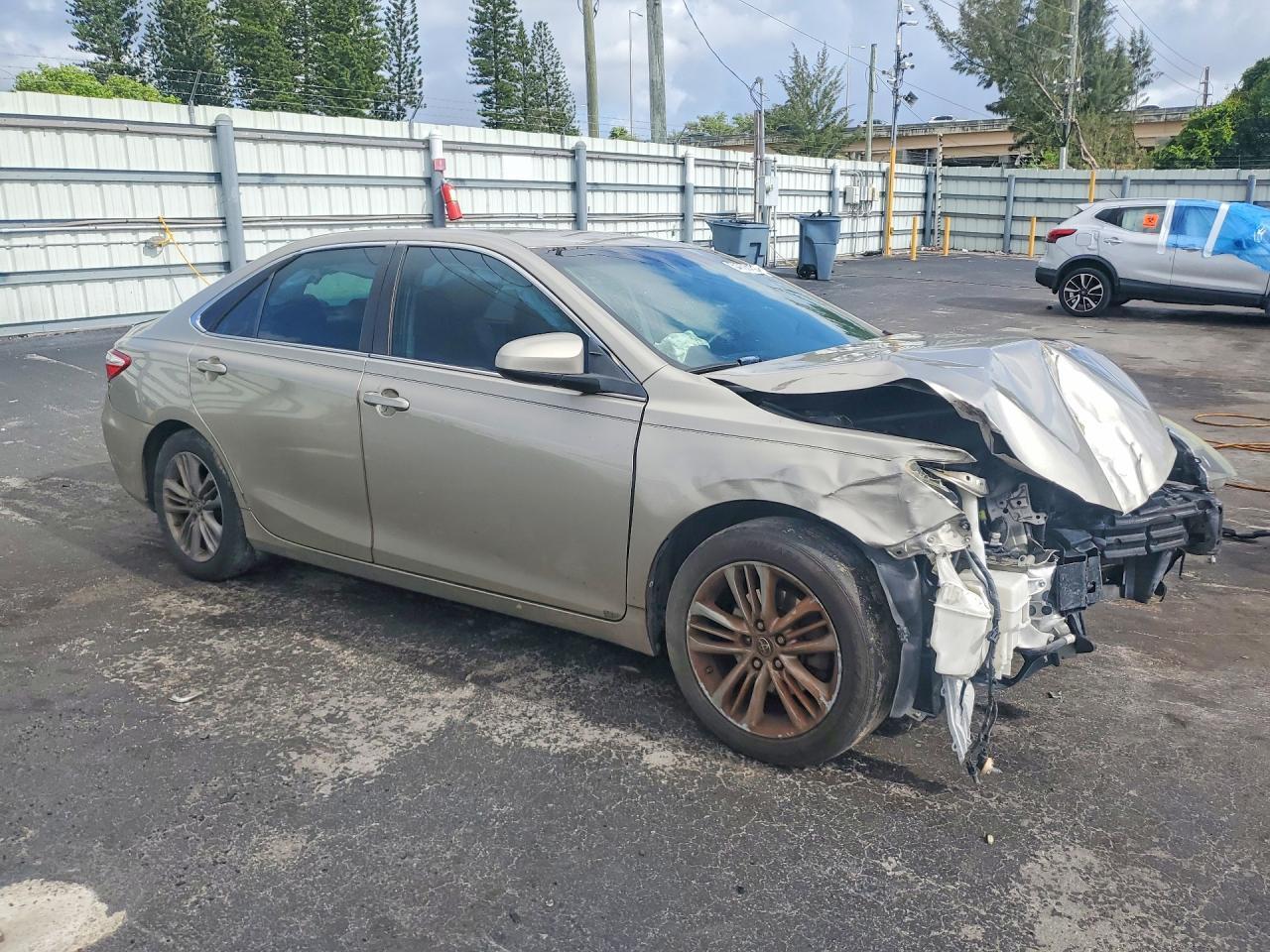 2016 Toyota Camry Se - Image 4