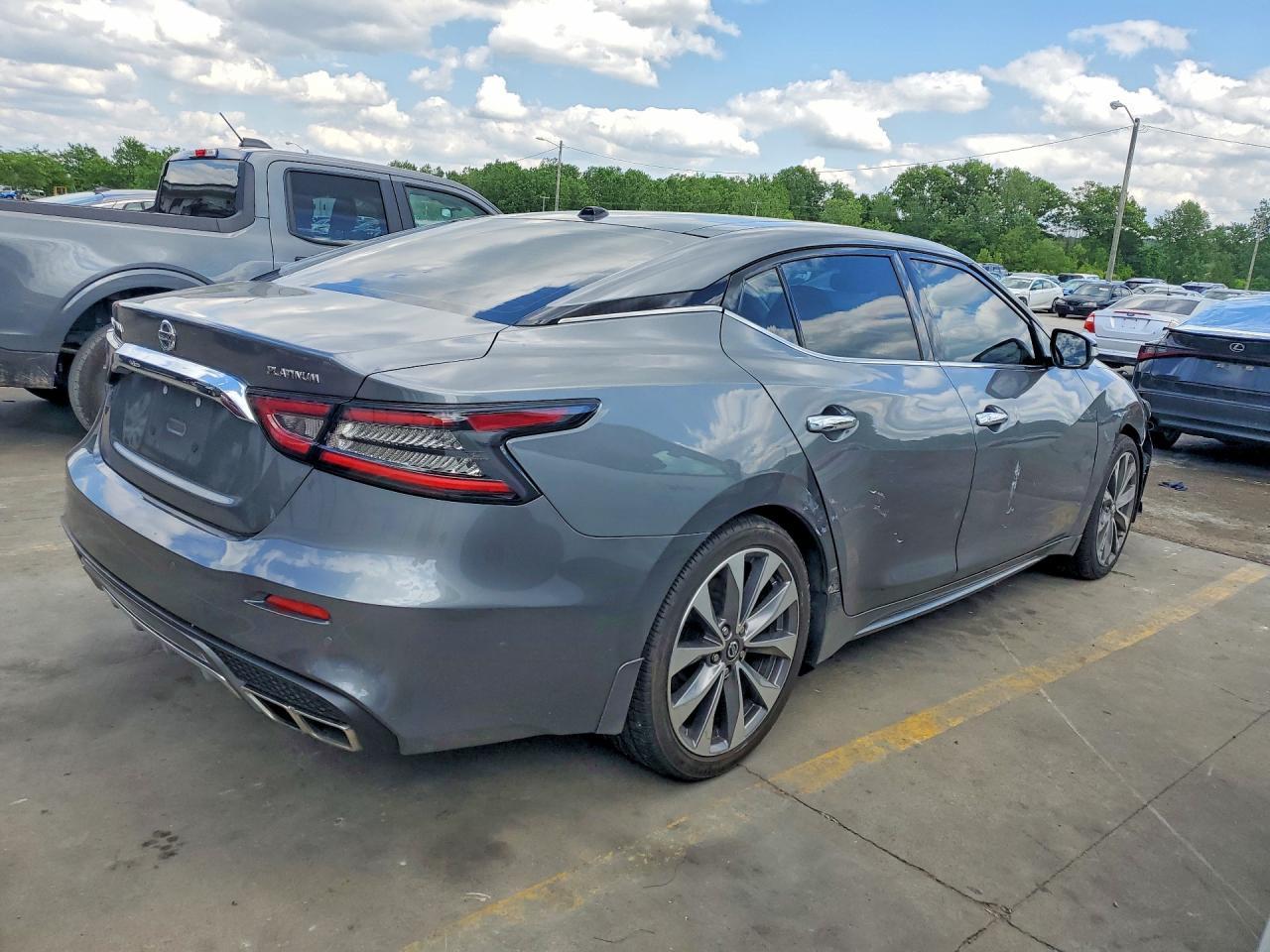 2022 Nissan Maxima Platinum - Image 3
