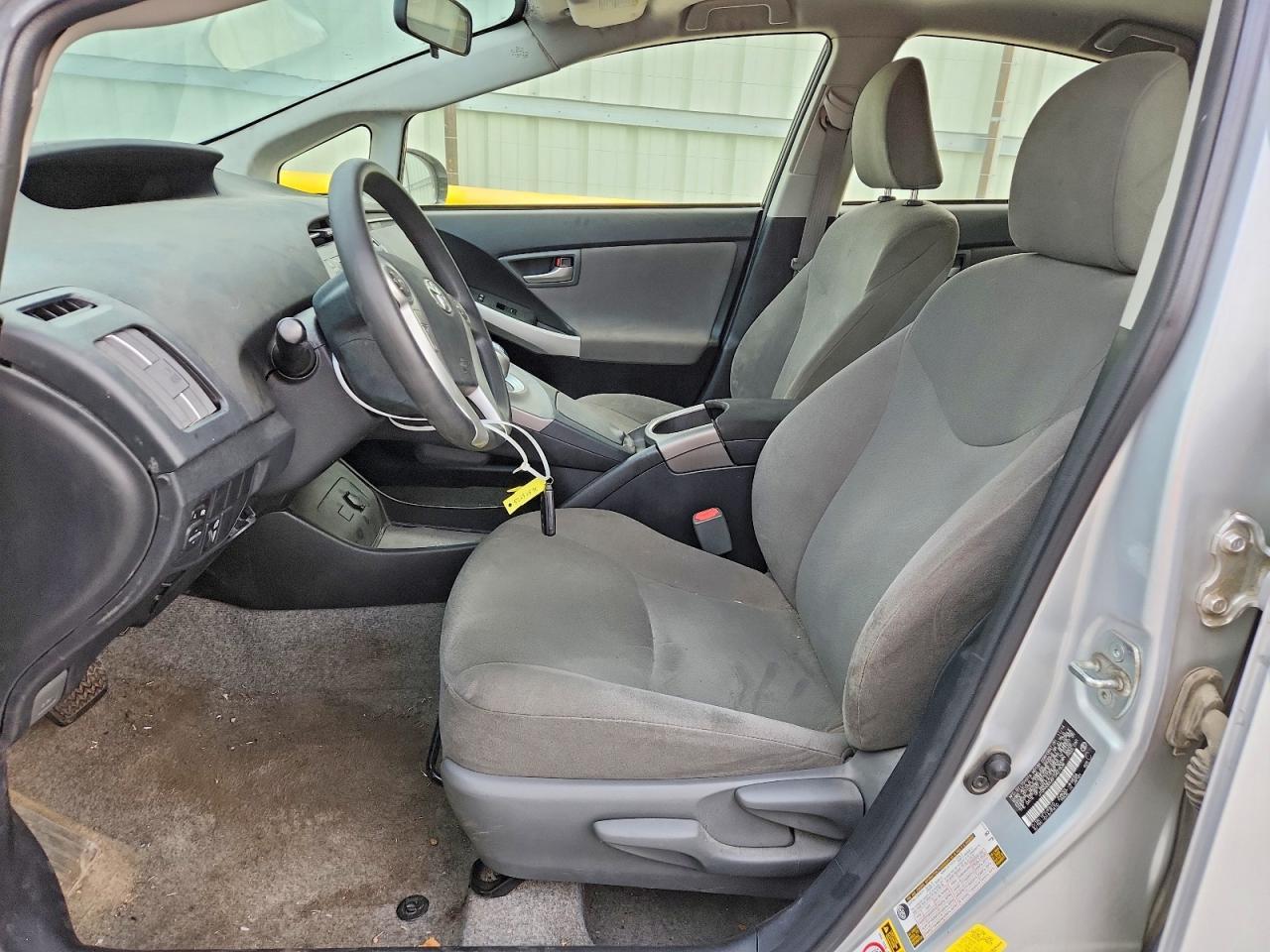 2015 Toyota Prius Two - Фото 7