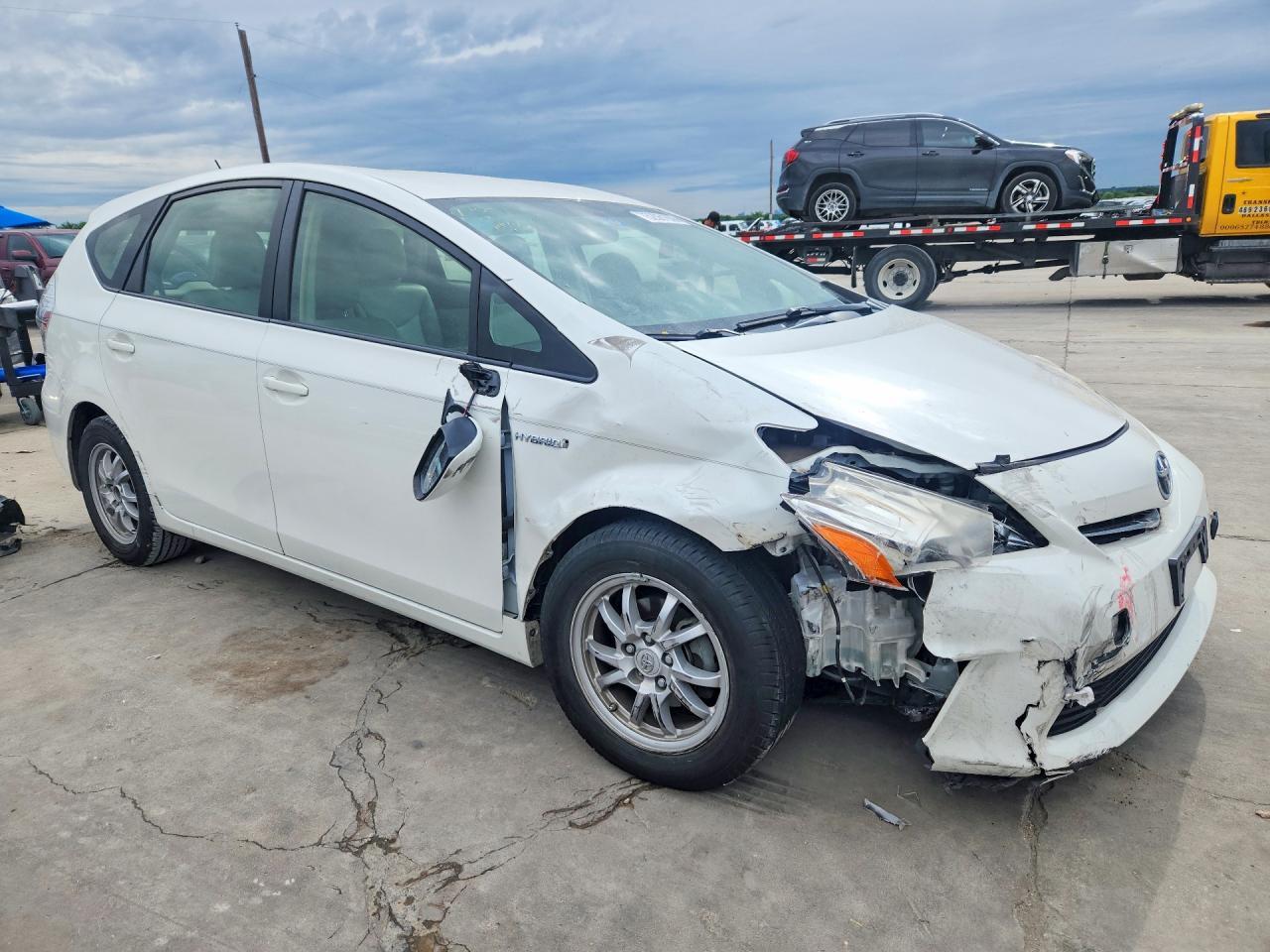 2014 Toyota Prius V Three - Image 4