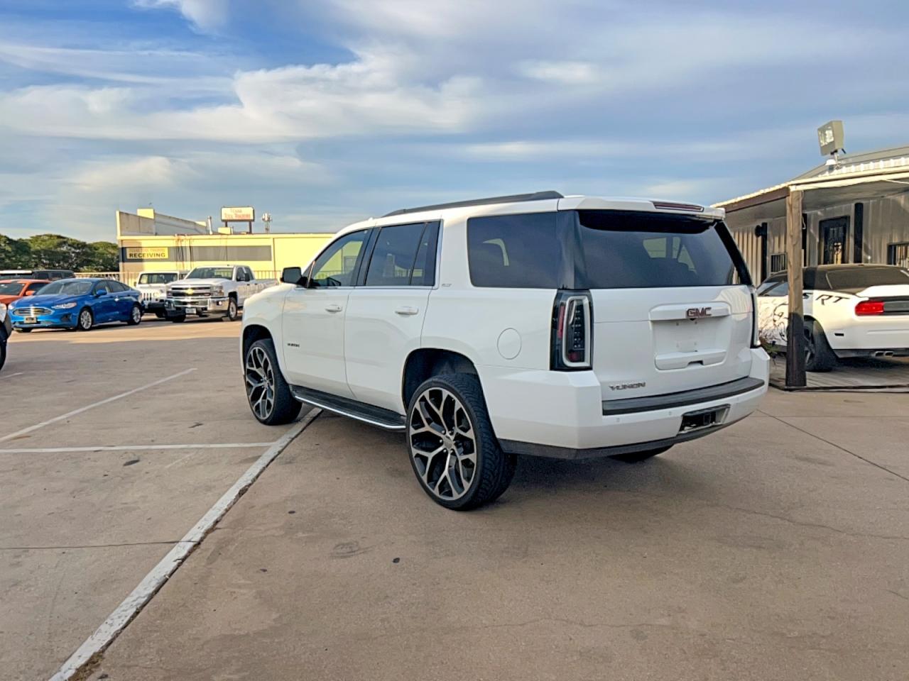 2017 GMC Yukon Slt - Image 3