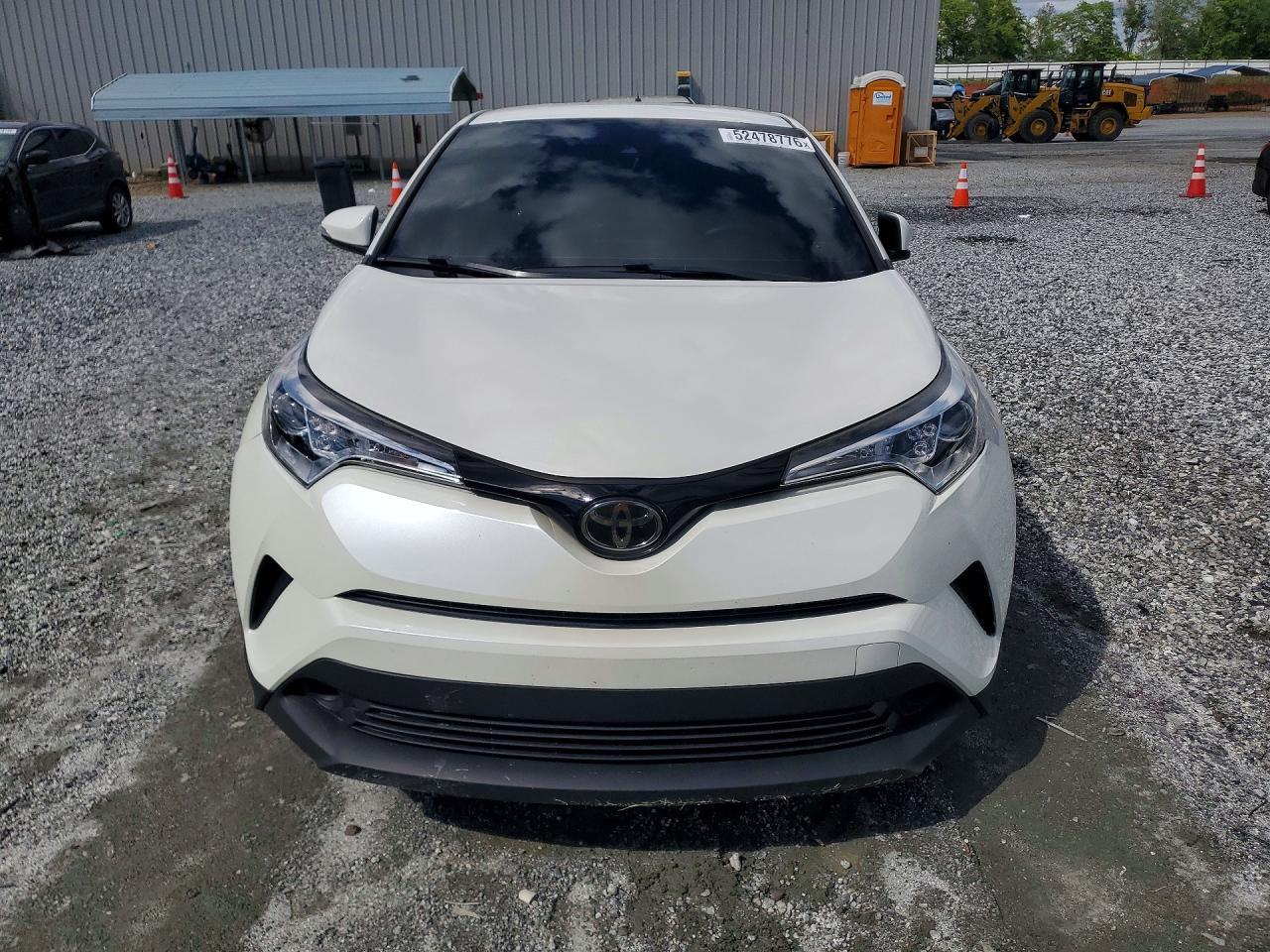 2019 Toyota C-Hr Le - Image 5