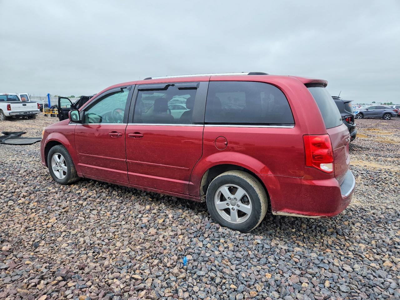 2011 Dodge G Carv Se - Фото 2