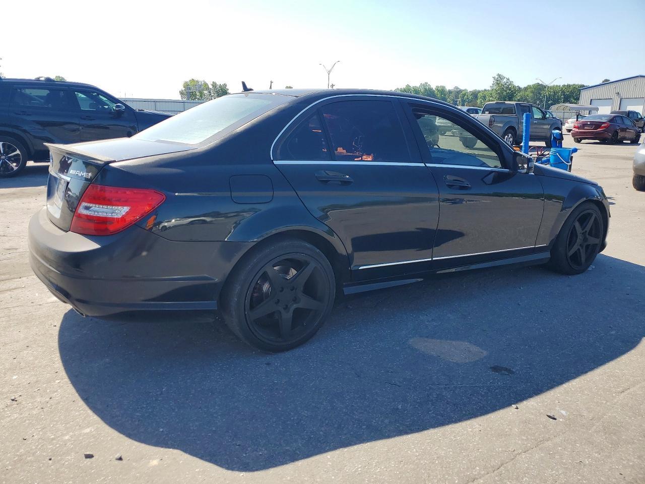 2010 Mercedes-Benz C 300 - Фото 3