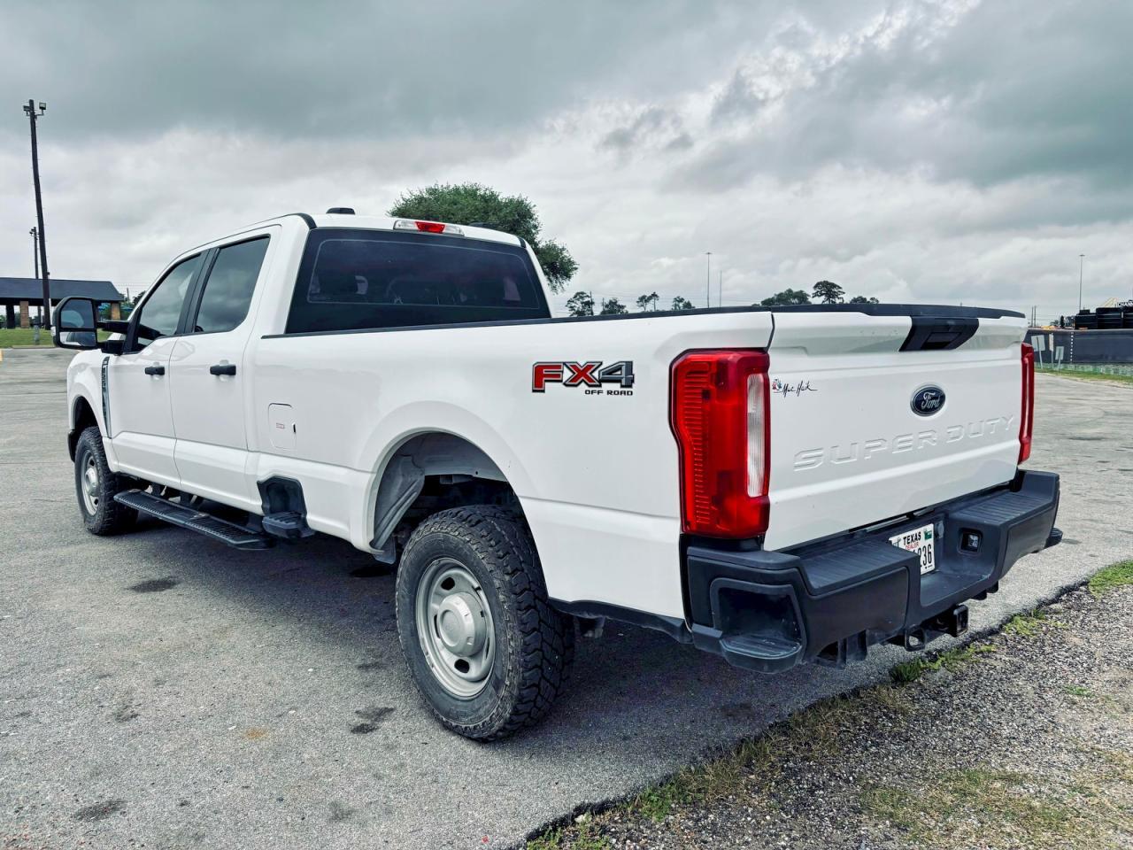2024 Ford F250 Super Duty - Image 3