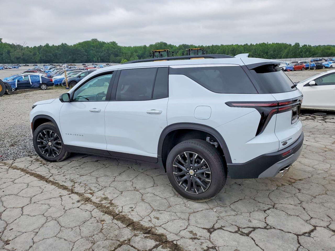 2026 Chevrolet Traverse Lt - Фото 2