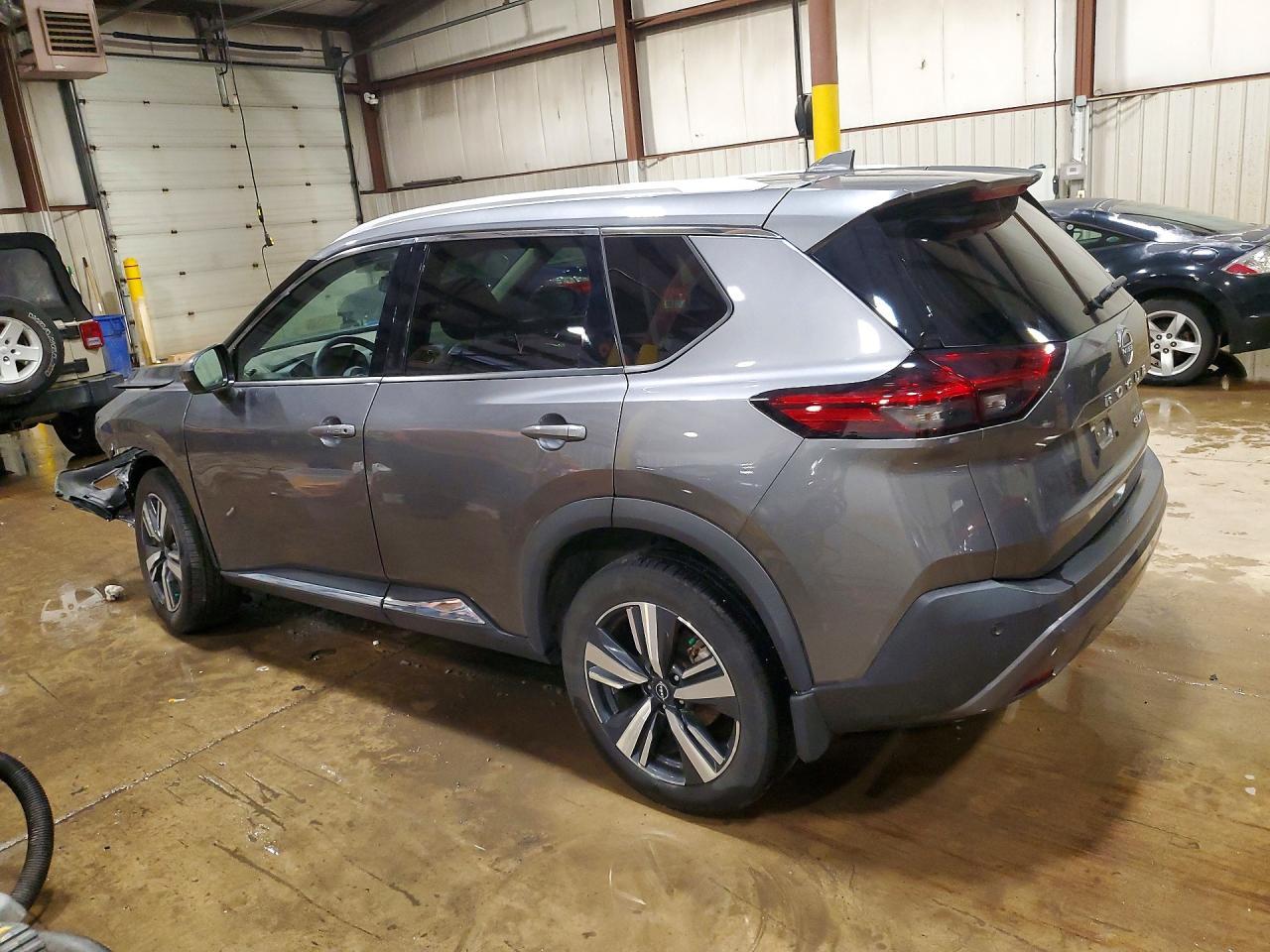 2023 Nissan Rogue Sl - Image 2