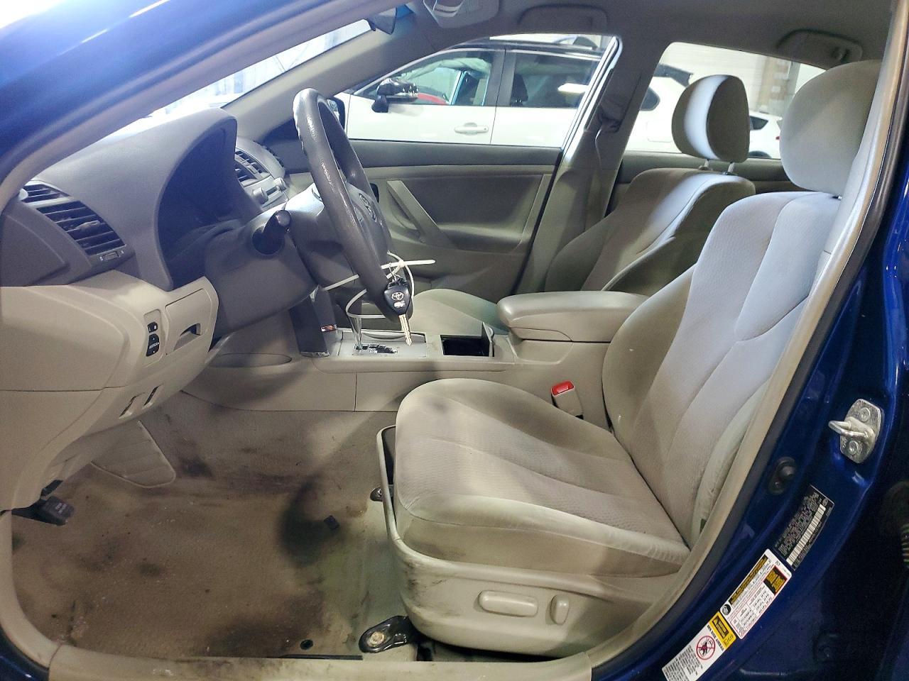 2010 Toyota Camry Le - Фото 7