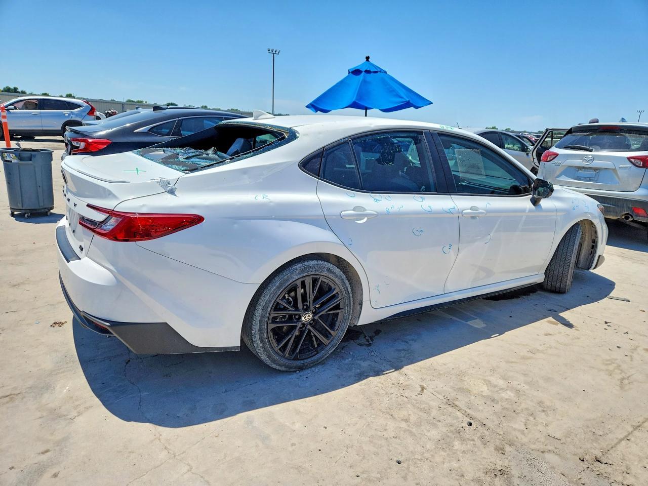2025 Toyota Camry Se - Фото 3