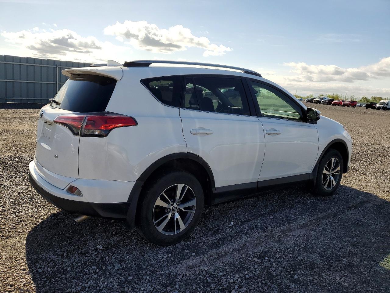 2018 Toyota Rav4 Le - Image 3