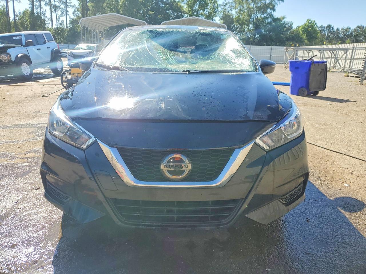 2021 Nissan Versa Sv - Image 5