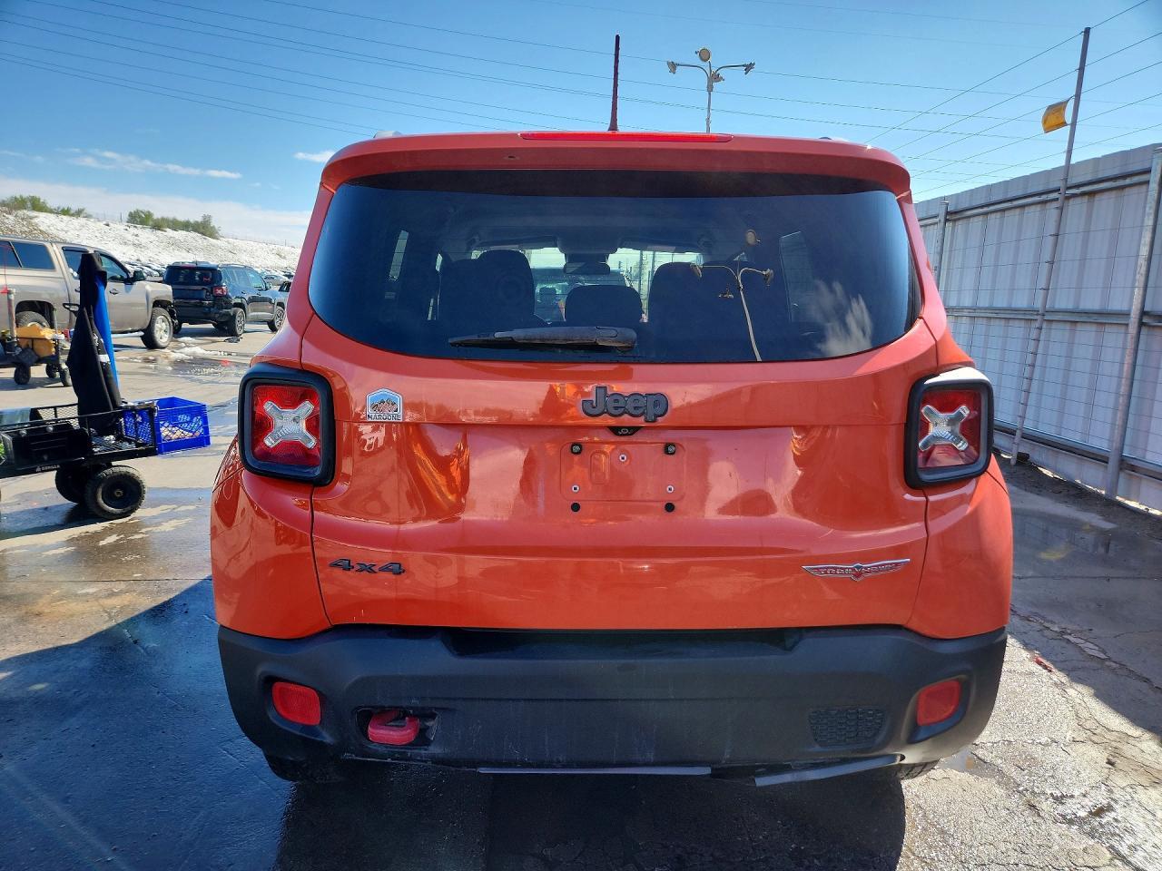 2015 Jeep Renegade Trailhawk - Image 6