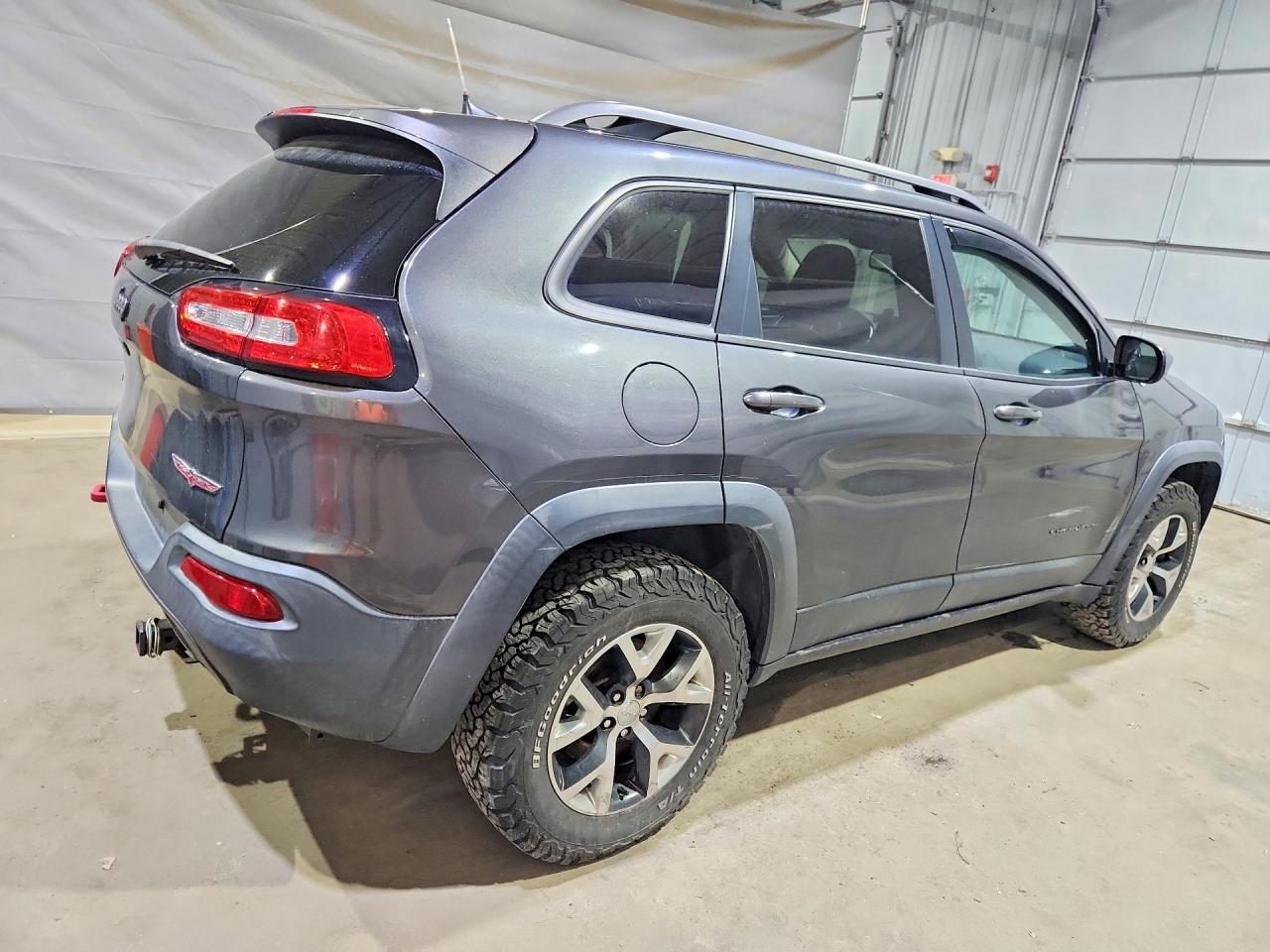 2016 Jeep Cherokee Trailhawk - Image 3