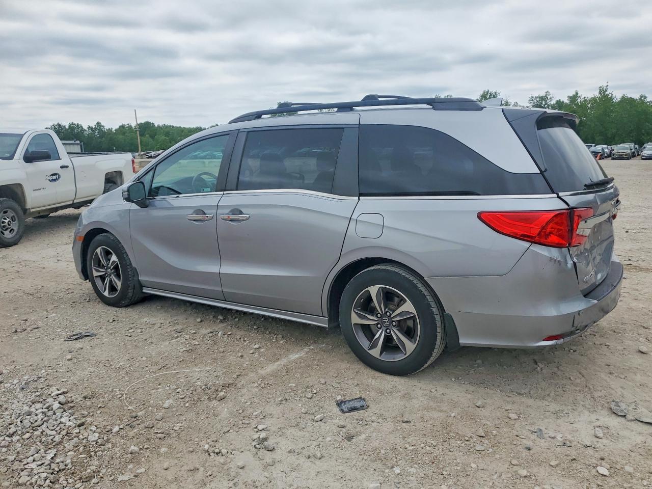 2018 Honda Odyssey Touring - Фото 2