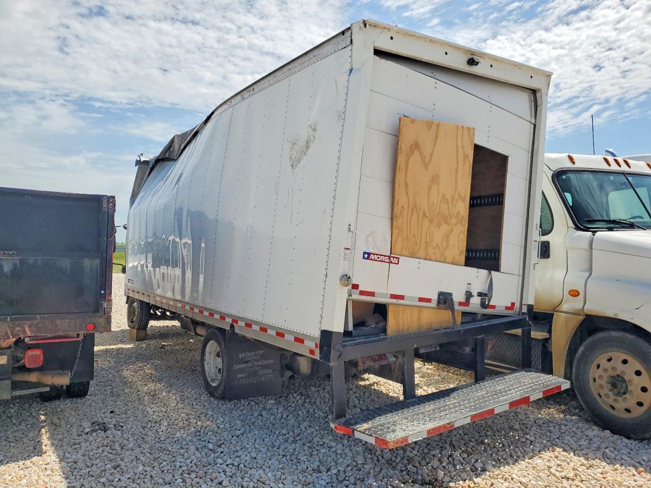 2024 Isuzu Npr Hd Box Truck - Image 3