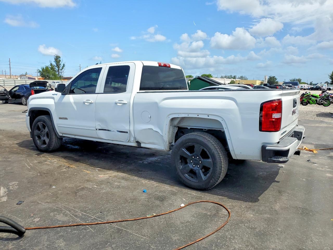 2018 GMC Sierra K1500 - Фото 2