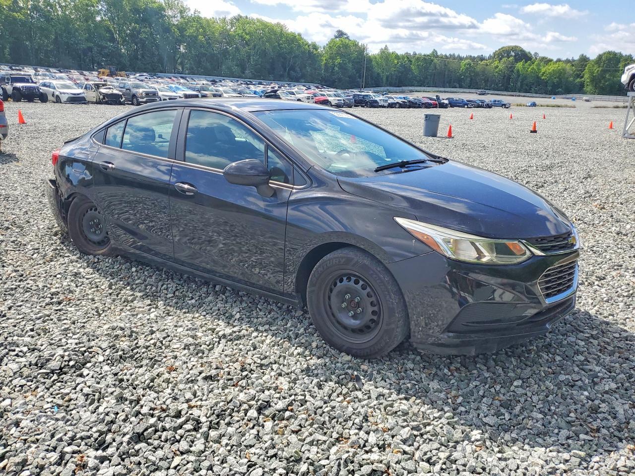 2017 Chevrolet Cruze Ls - Image 4