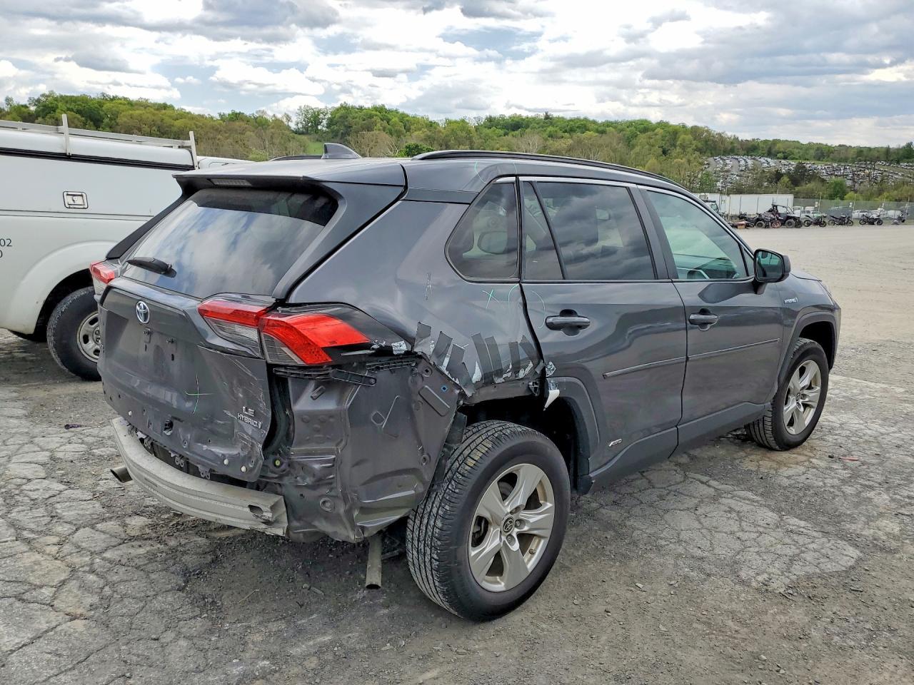 2021 Toyota Rav4 Le - Фото 3