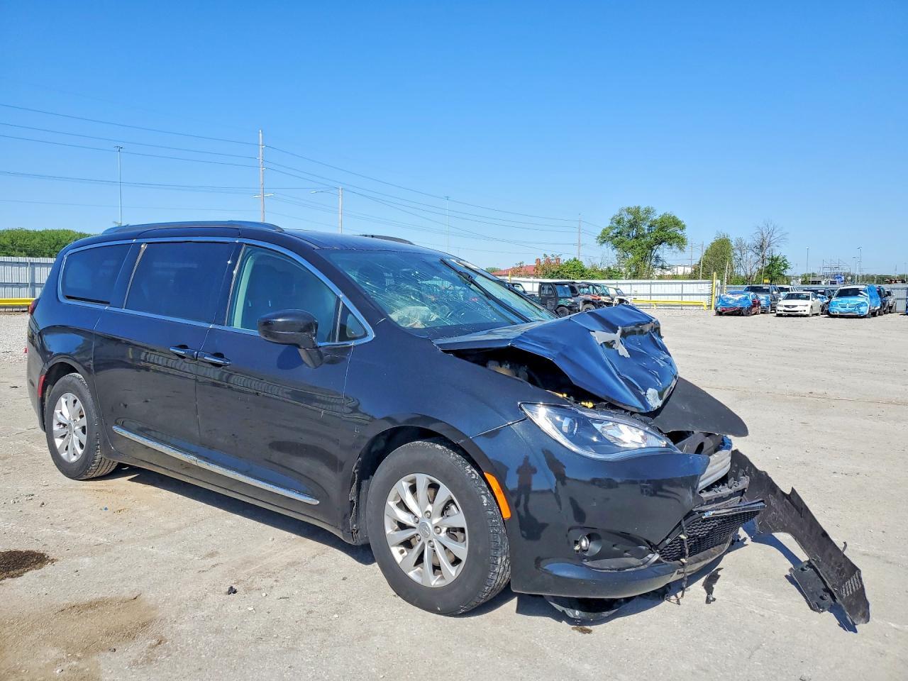 2018 Chrysler Pacifica Touring L - Фото 4