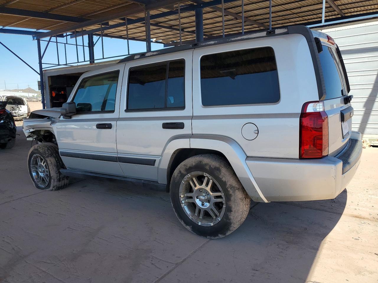 2006 Jeep Commander - Image 2